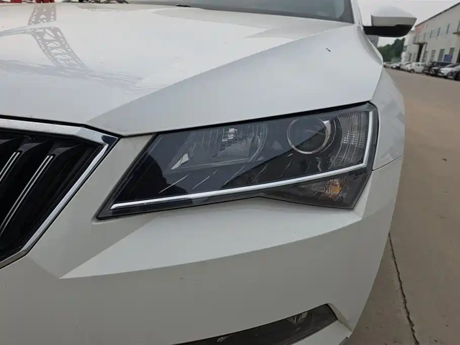 Superb TSI330 DSG Comfort CN-V