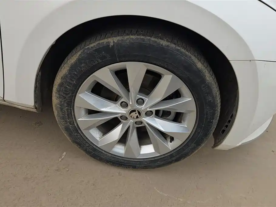 Superb TSI330 DSG Comfort CN-V