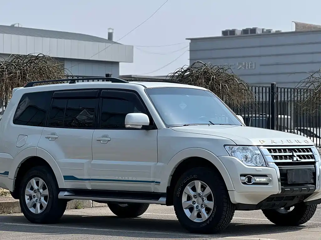 Pajero (Import) 3.0 L Auto Standard