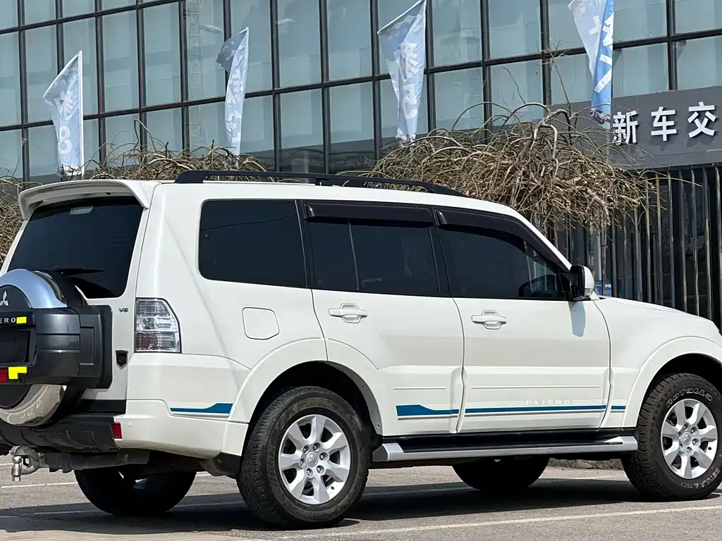 Pajero (Import) 3.0 L Auto Standard