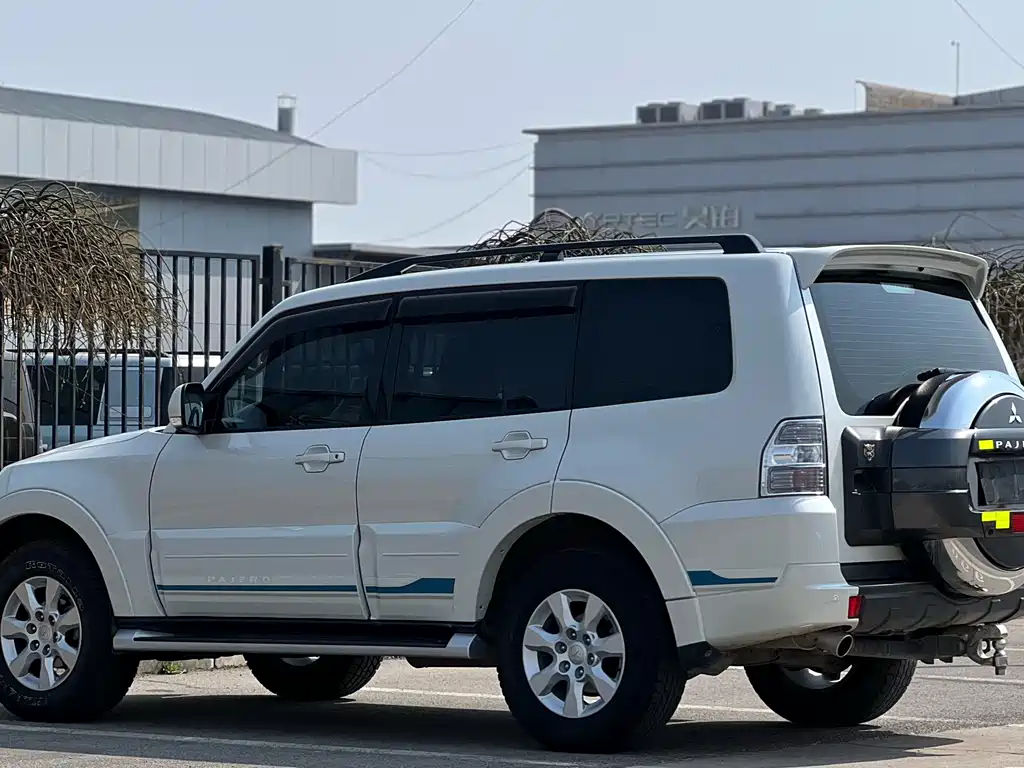Pajero (Import) 3.0 L Auto Standard
