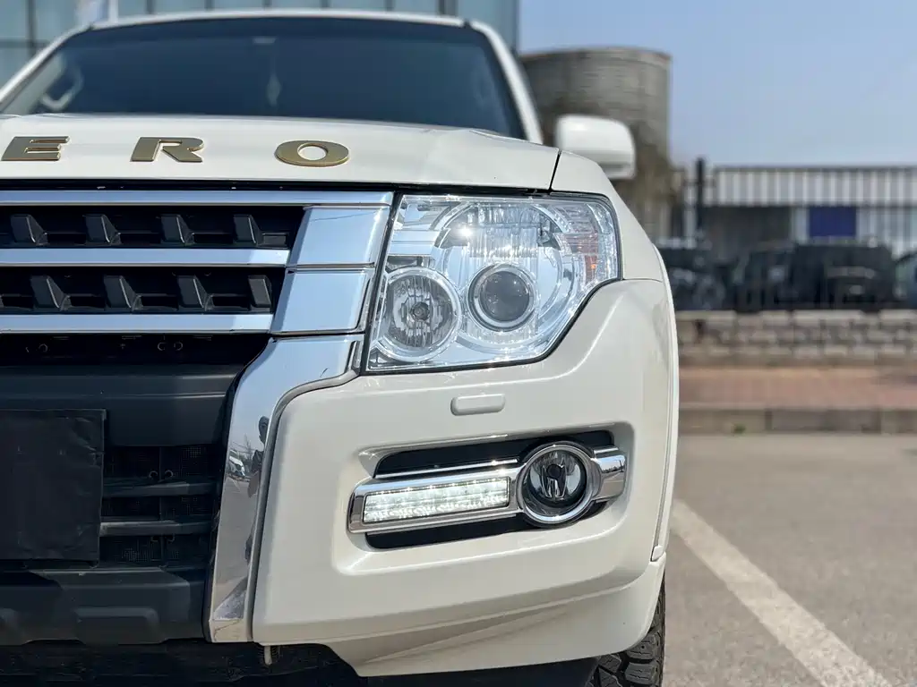 Pajero (Import) 3.0 L Auto Standard