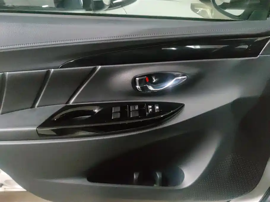 YARiS L Zhixuan 1.5 L CVT Luxury PLUS