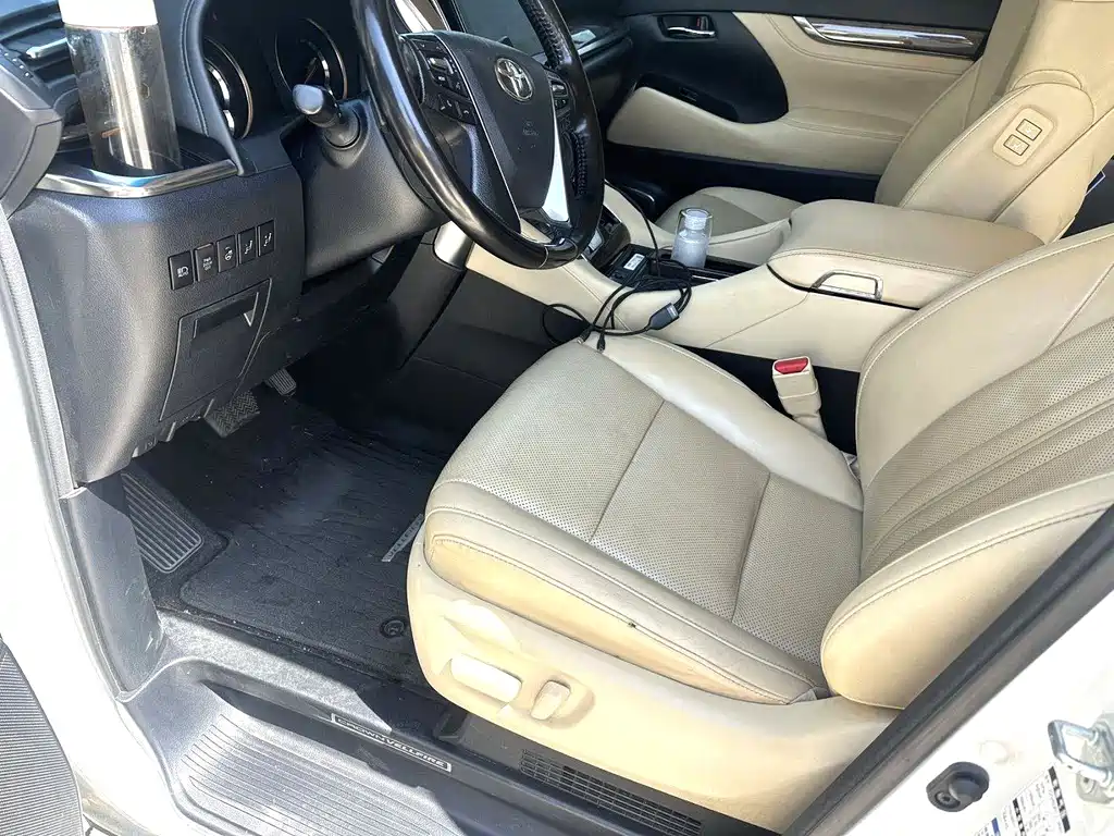 Vellfire Crown Dual Engine 2.5 L HV Distinguished