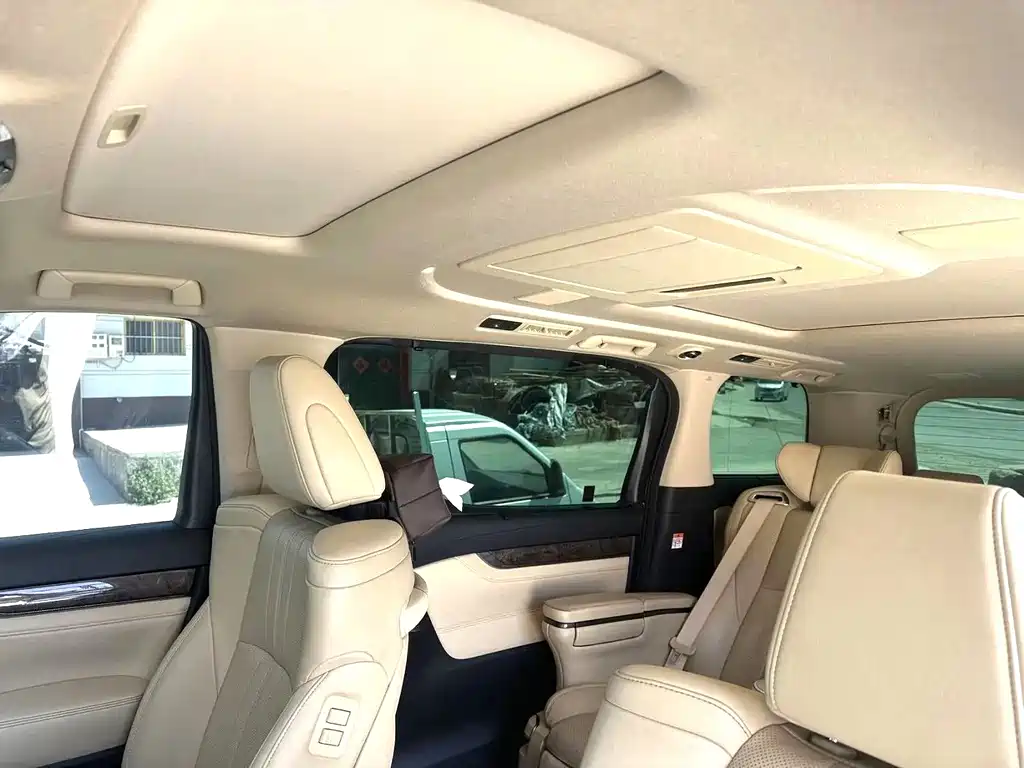 Vellfire Crown Dual Engine 2.5 L HV Distinguished