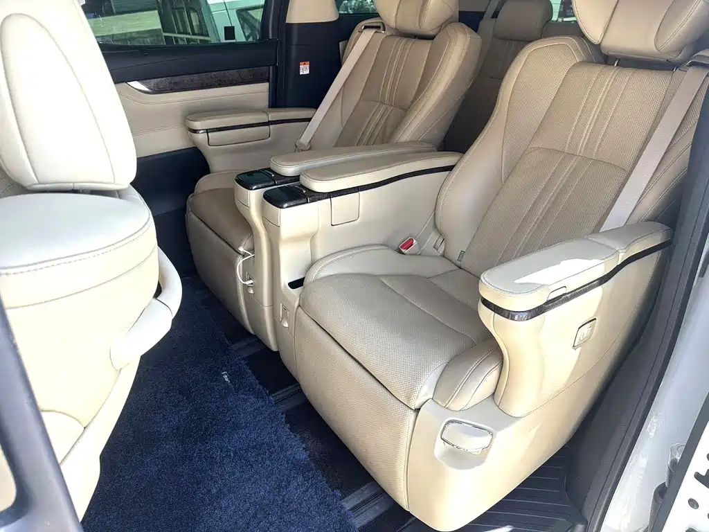 Vellfire Crown Dual Engine 2.5 L HV Distinguished