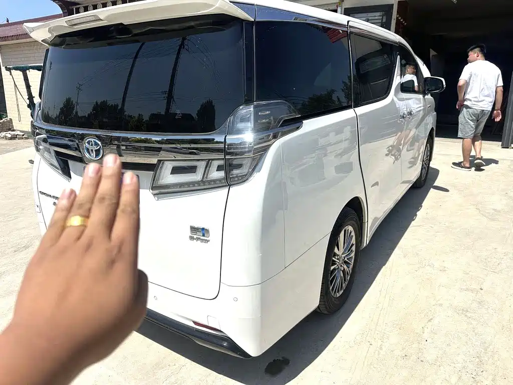 Vellfire Crown Dual Engine 2.5 L HV Distinguished