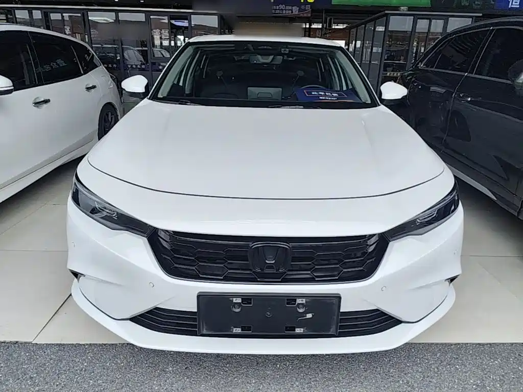Integra 240 TURBO CVT Luxury