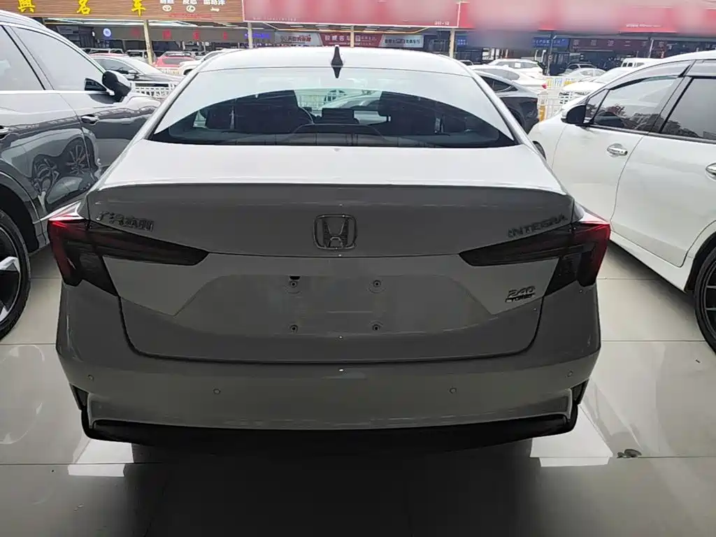 Integra 240 TURBO CVT Luxury