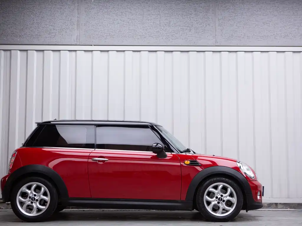 MINI 1.6 L COOPER Fun