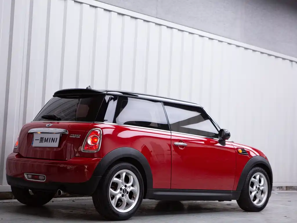 MINI 1.6 L COOPER Fun
