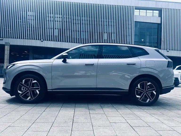 Volvo XC70 PHEV 沃尔沃XC70插电式混动 2026款 四驱超长续航Core