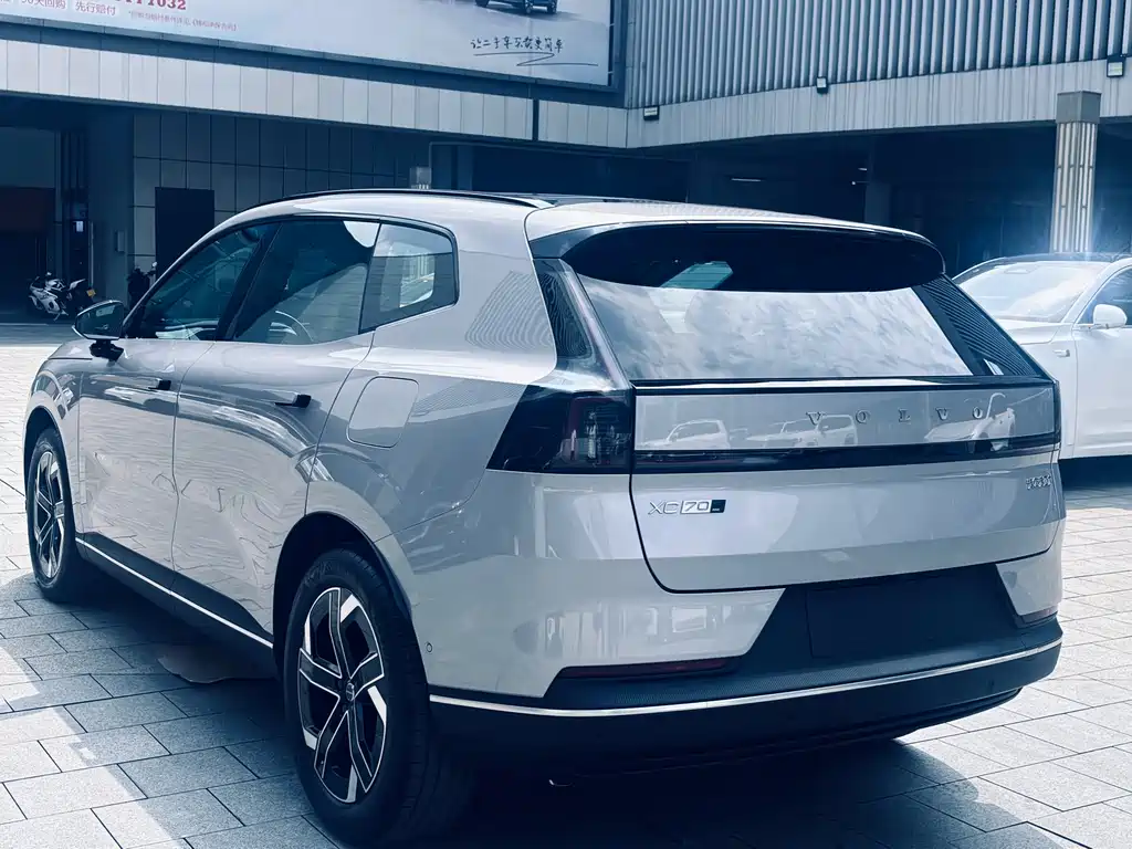 Volvo XC70 PHEV 沃尔沃XC70插电式混动 2026款 四驱超长续航Core