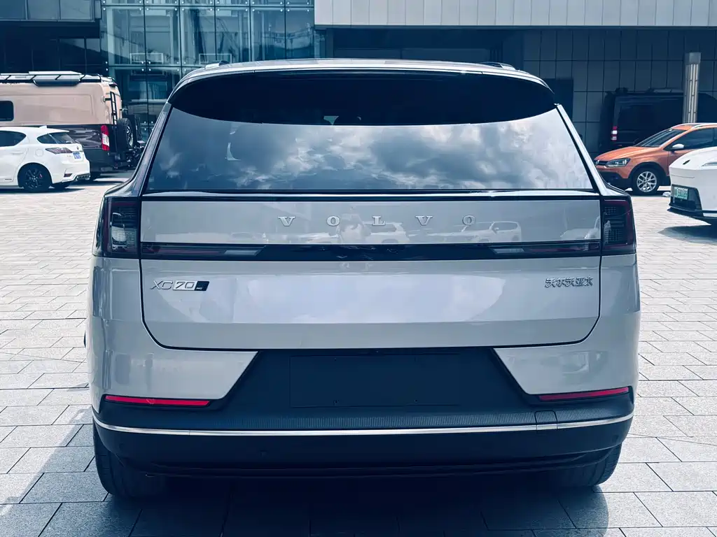 Volvo XC70 PHEV 沃尔沃XC70插电式混动 2026款 四驱超长续航Core