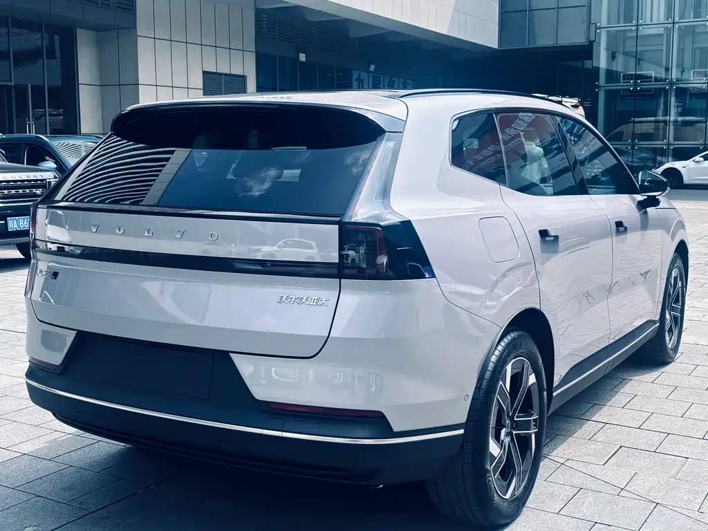 Volvo XC70 PHEV 沃尔沃XC70插电式混动 2026款 四驱超长续航Core