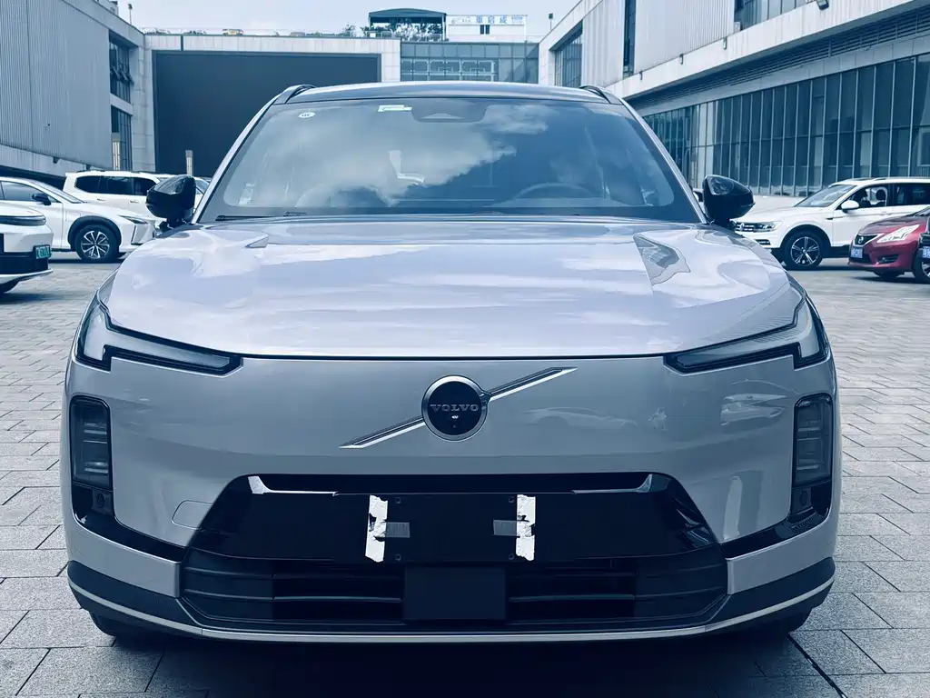 Volvo XC70 PHEV 沃尔沃XC70插电式混动 2026款 四驱超长续航Core