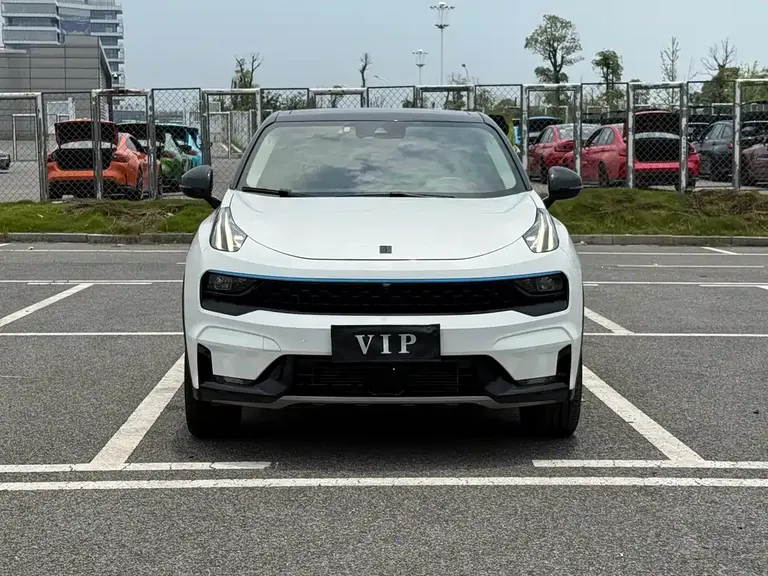 Lynk & Co 05 2.0 TD 2 WD Shine Halo