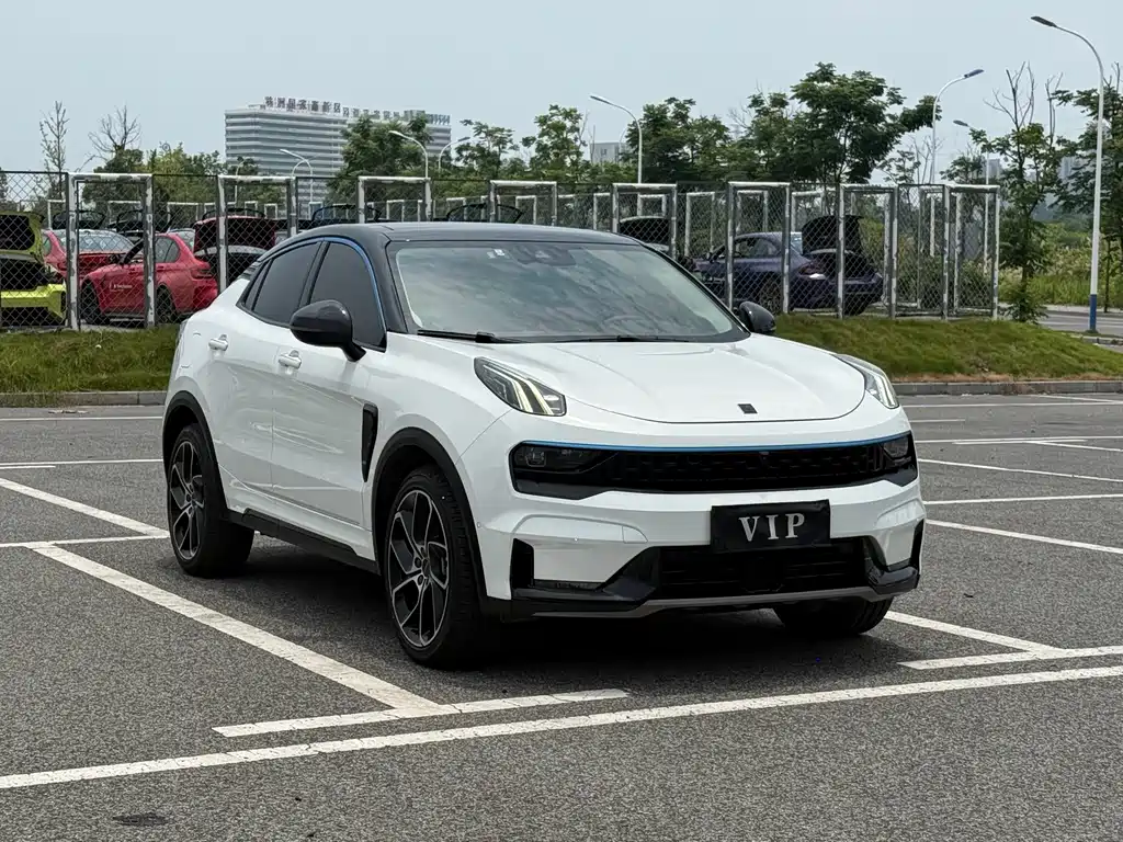 Lynk & Co 05 2.0 TD 2 WD Shine Halo
