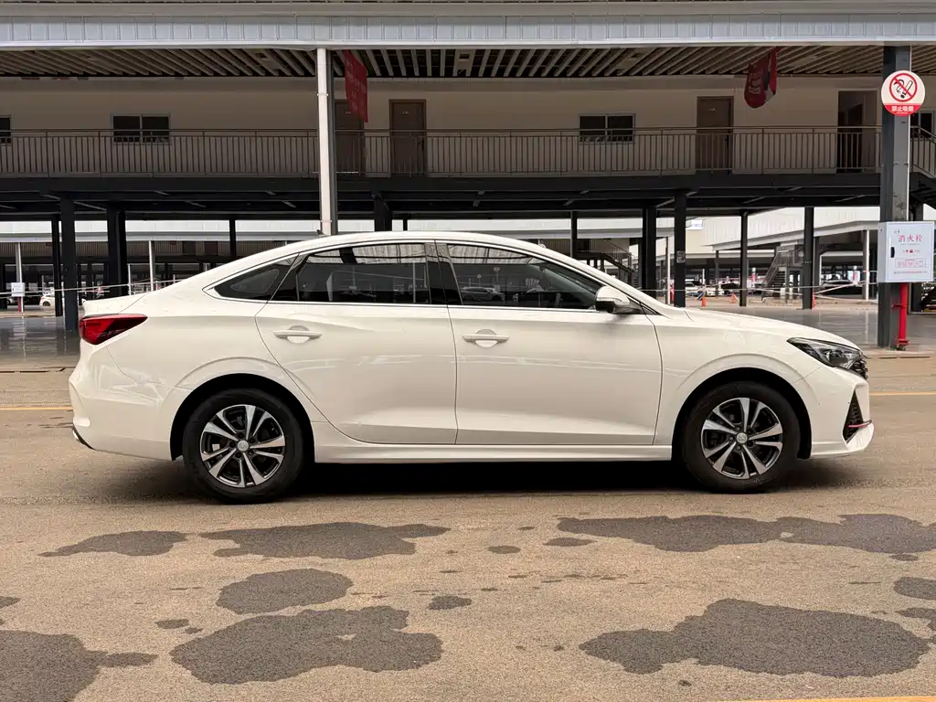 Eado PLUS Blue Whale NE 1.4 T GDI DCT Flagship