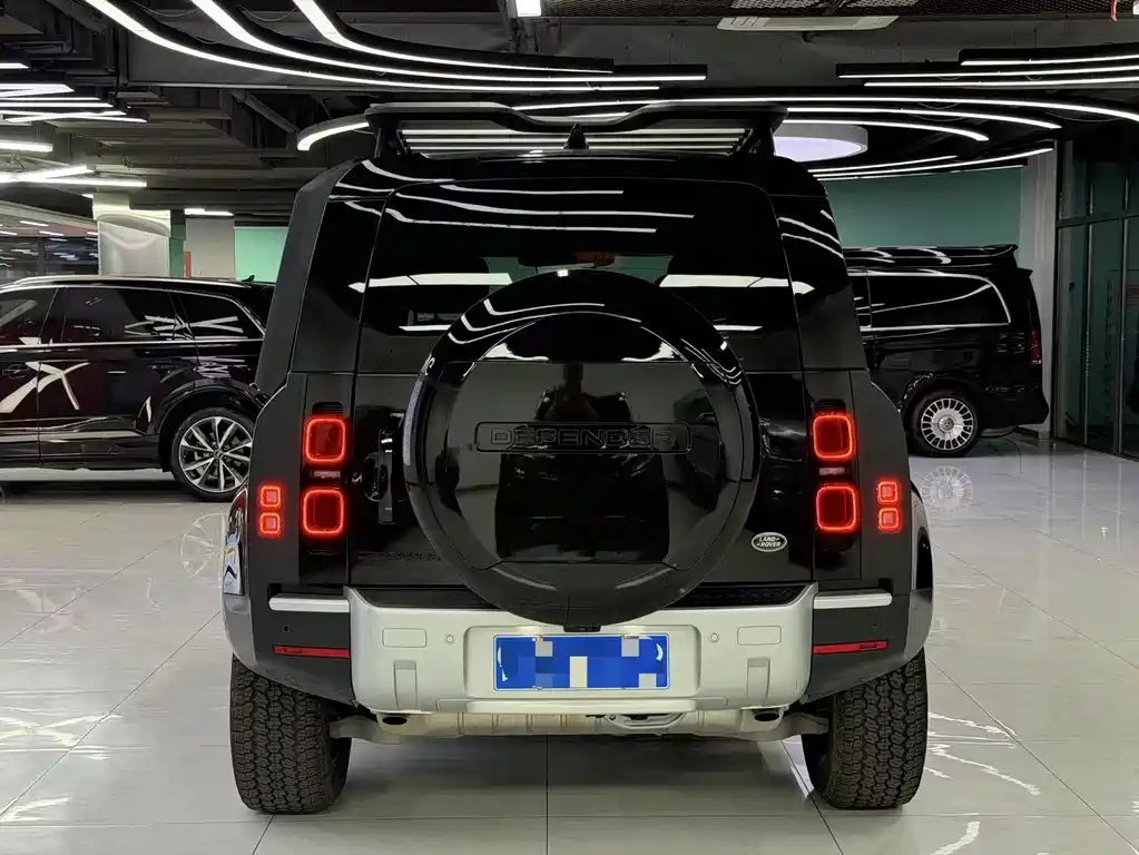 Land Rover Defender 110 3.0 T P400 Dark Special Edition