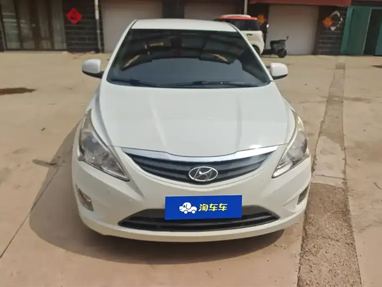 Hyundai Accent 瑞纳 2010款 三厢 1.4 L 手动舒适型GS
