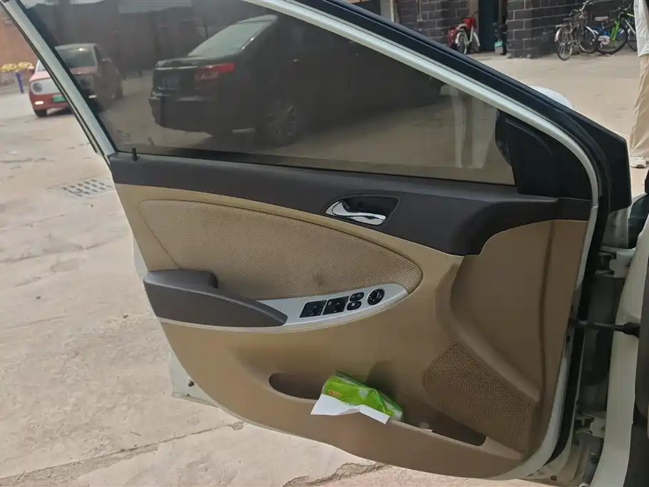 Accent 瑞纳 2010款 三厢 1.4 L 手动舒适型GS