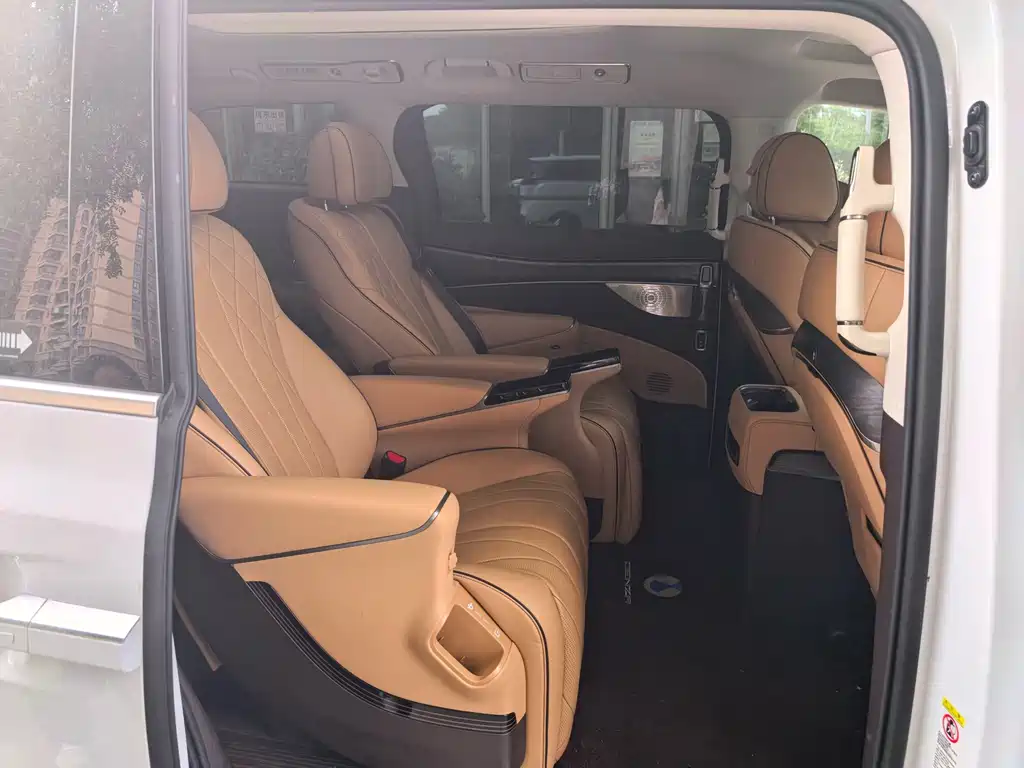 Denza D9 DM-i 970 Luxury