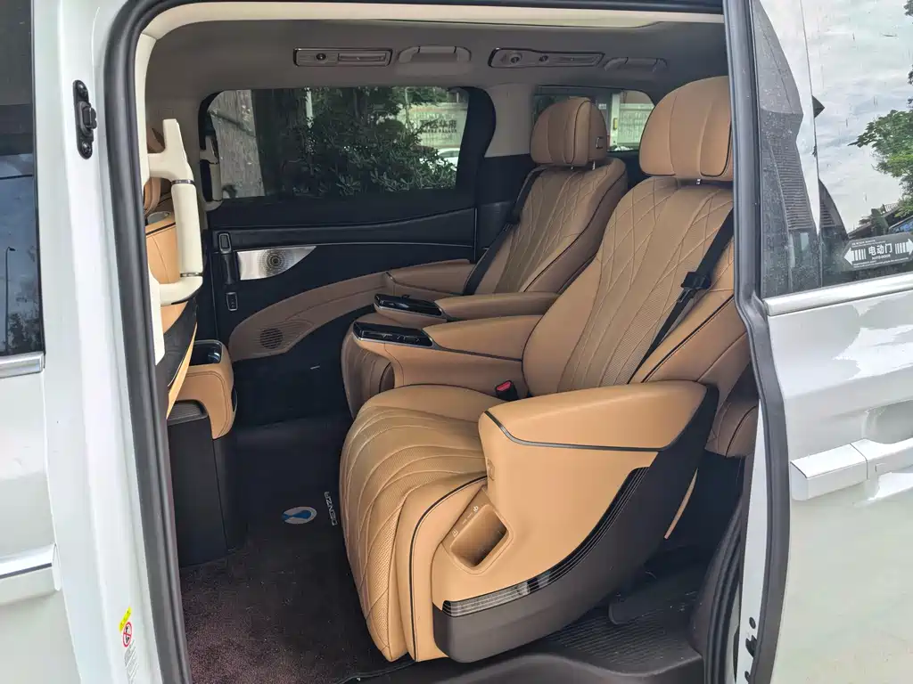 Denza D9 DM-i 970 Luxury