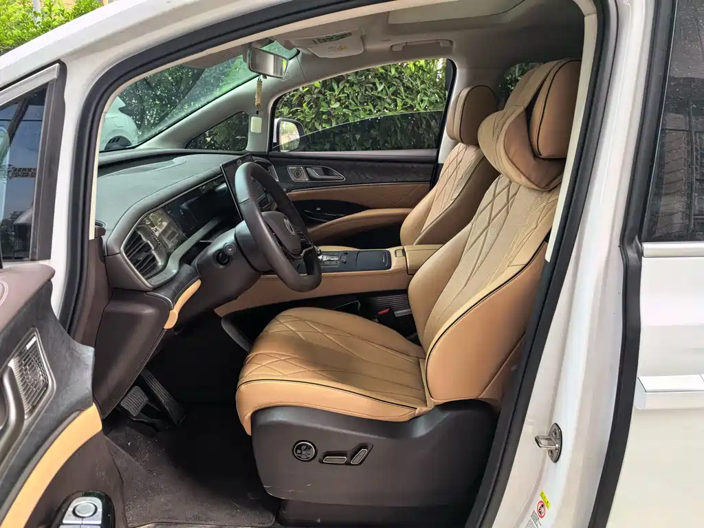 Denza D9 DM-i 970 Luxury