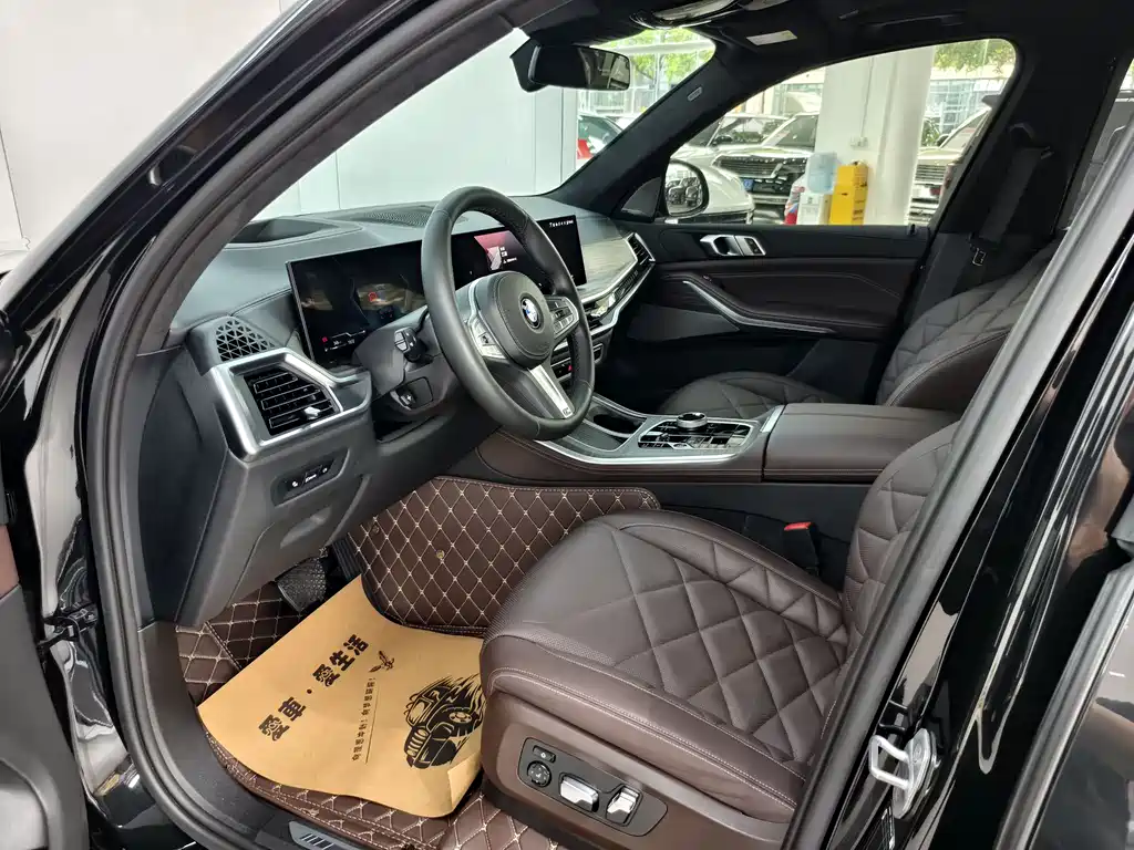 BMW X5 xDrive 40 Li M Sport Night Package