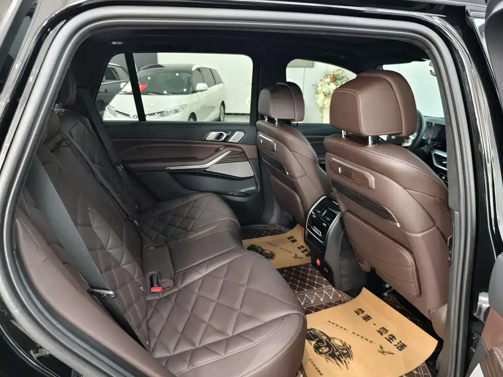 BMW X5 xDrive 40 Li M Sport Night Package