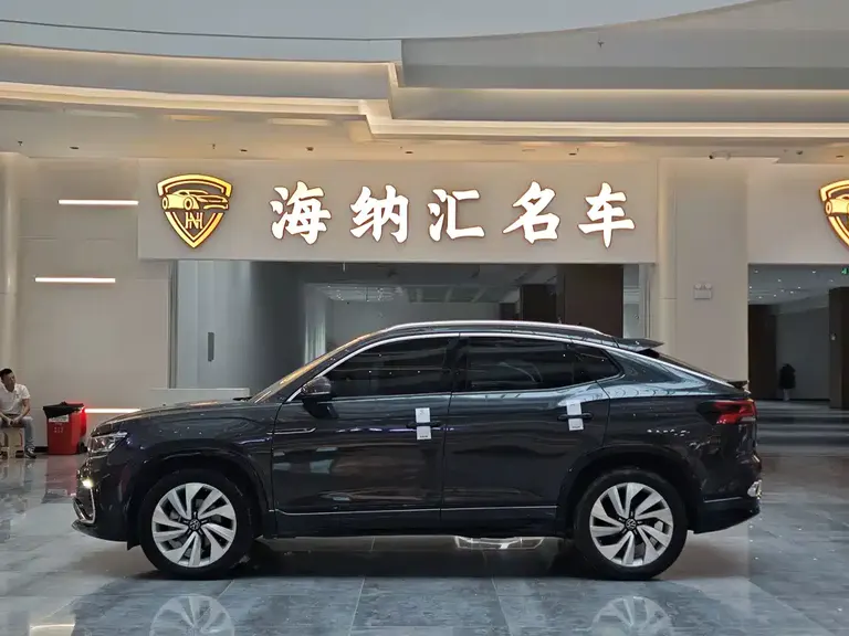 Volkswagen Tayron X 330 TSI 2 WD Distinguished Connected