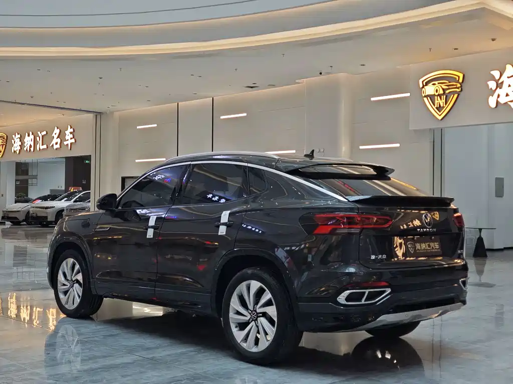 Tayron X 330 TSI 2 WD Distinguished Connected
