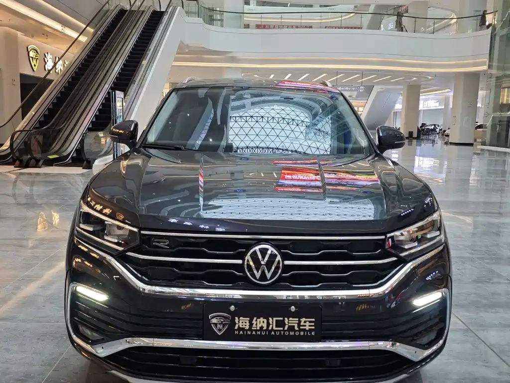 Tayron X 330 TSI 2 WD Distinguished Connected