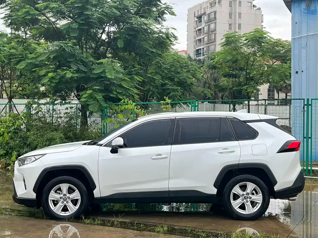 RAV4 2.0 L CVT 2 WD Urban