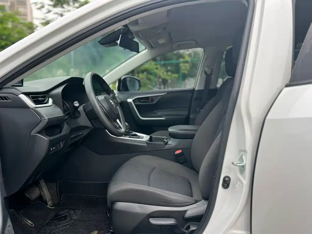 RAV4 2.0 L CVT 2 WD Urban