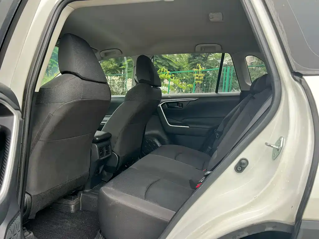 RAV4 2.0 L CVT 2 WD Urban