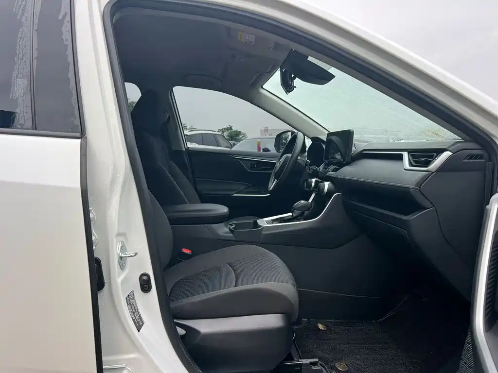 RAV4 2.0 L CVT 2 WD Urban