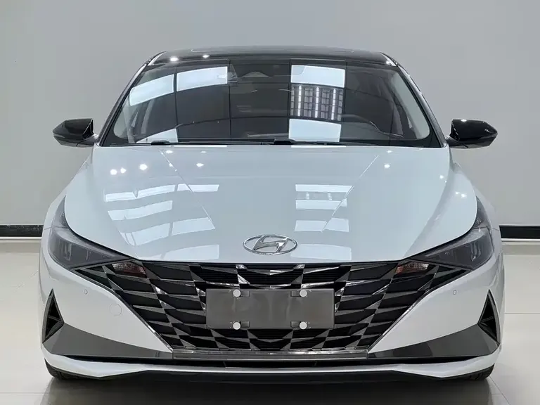 Hyundai Elantra 1.5 L CVT LUX Distinguished