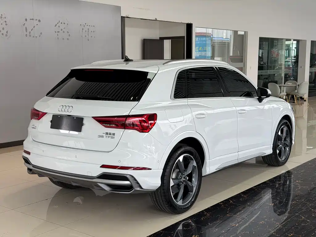Audi Q3 35 TFSI Fashion Dynamic (1.4 T)