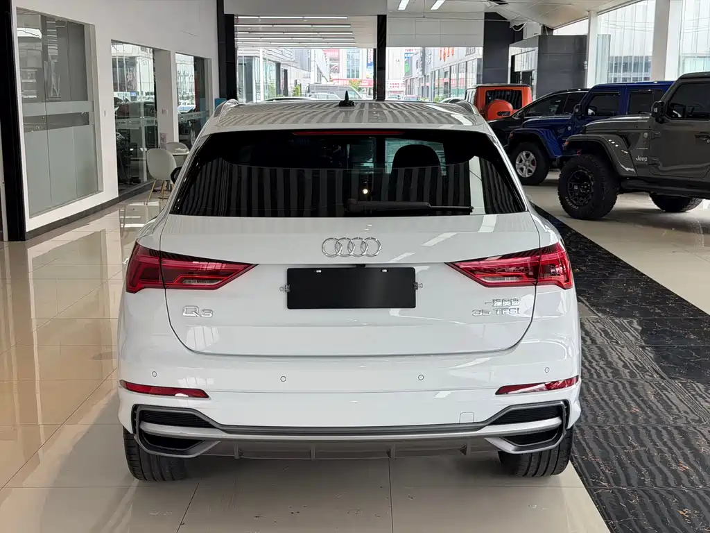 Audi Q3 35 TFSI Fashion Dynamic (1.4 T)