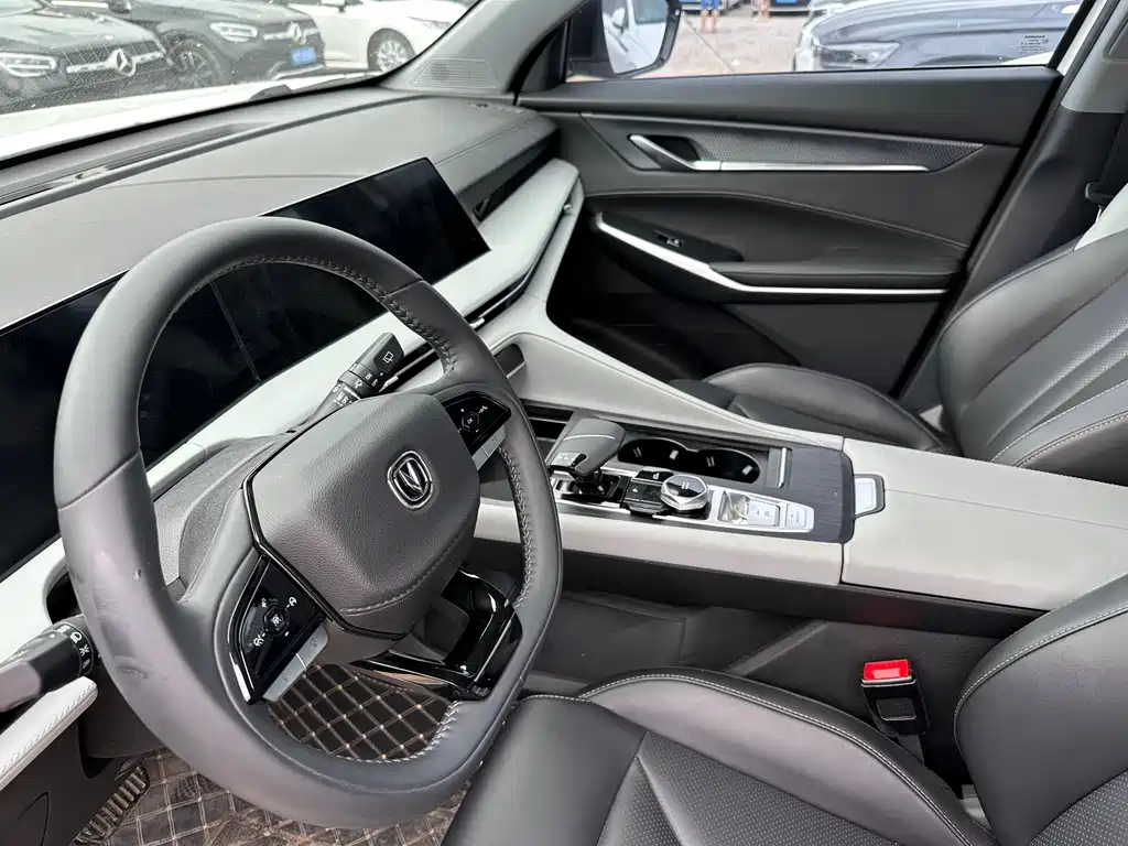 Changan CS75 PLUS 3 rd Gen Champion 1.5 T Smart Drive Power Navigation