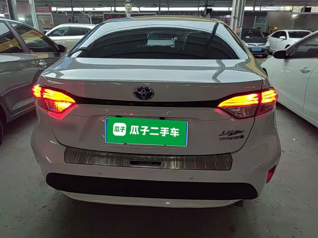Levin Dual Engine 1.8 H E-CVT Leading