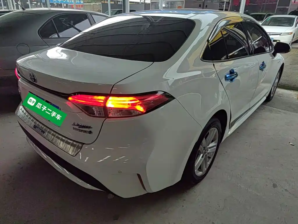 Levin Dual Engine 1.8 H E-CVT Leading