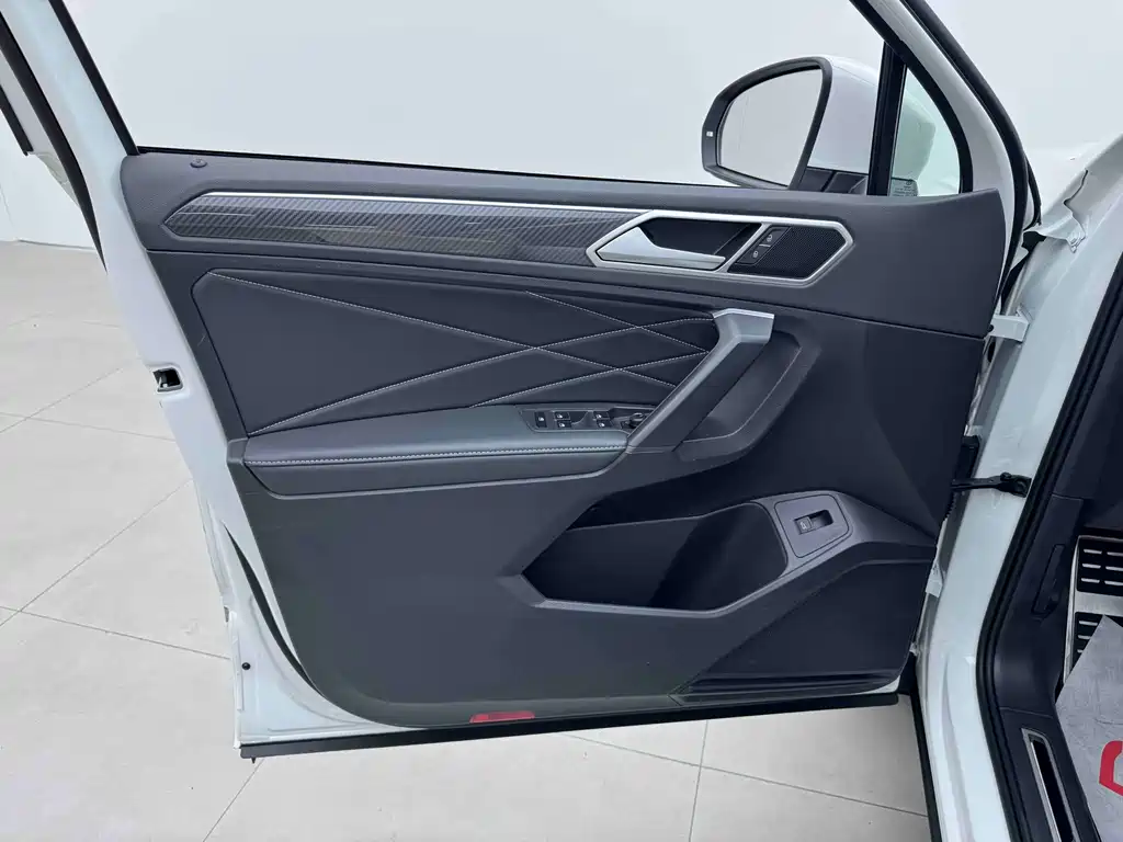Tiguan L Facelift 330 TSI Auto 2 WD R-Line Premium