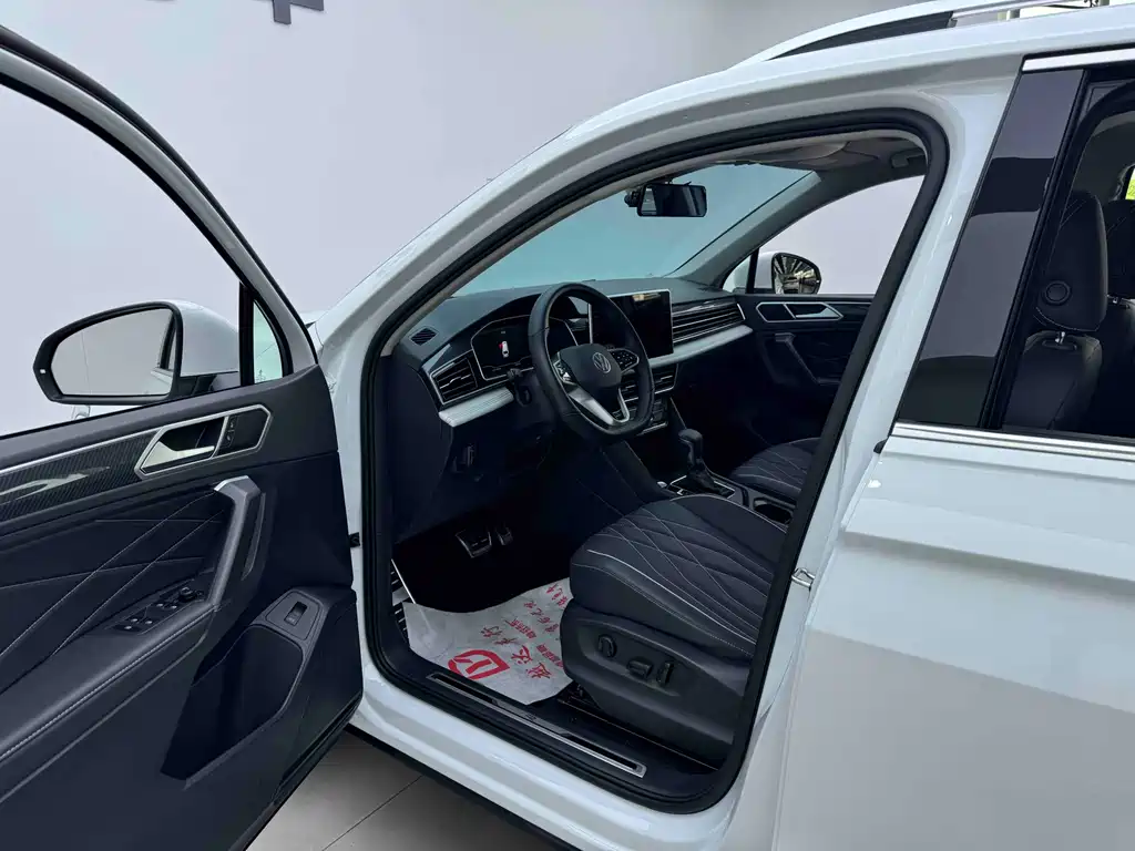 Tiguan L Facelift 330 TSI Auto 2 WD R-Line Premium