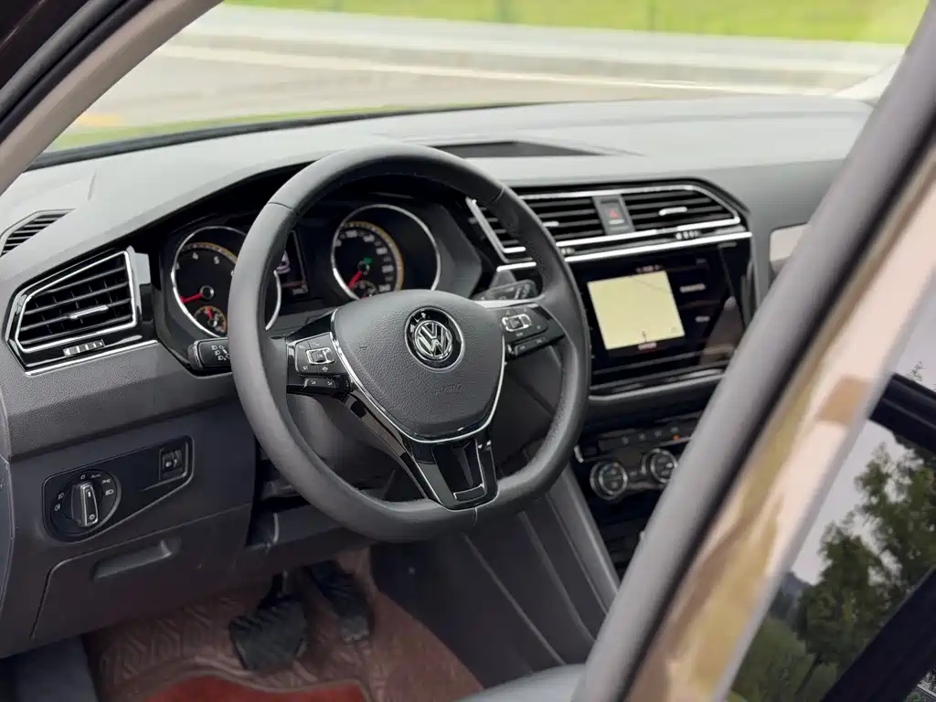 Tiguan L 330 TSI Auto 2 WD Smart Motion Luxury CN-VI