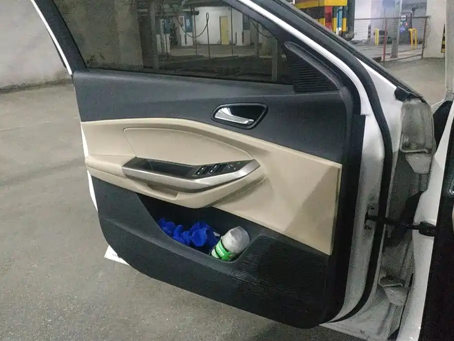 Escort Facelift 1.5 L Manual Comfort