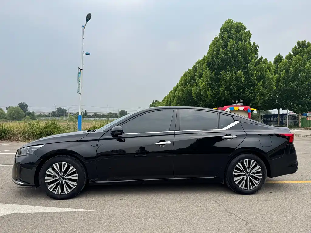 Teana 2.0 L XL-Upr Enjoyment