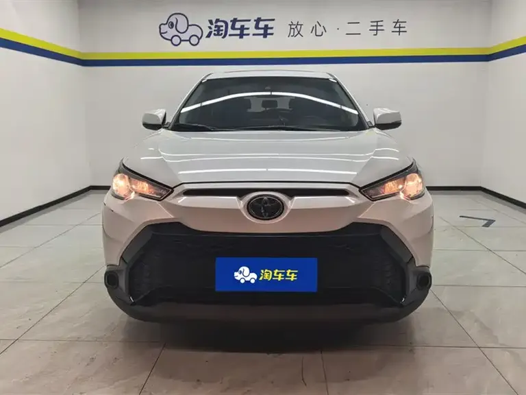 Toyota Frontlander 2.0 L CVT Leading